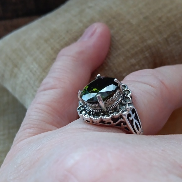 Silver Four Prong Setting Multi Faceted Glass or Stone Ring - Picture 12 of 13